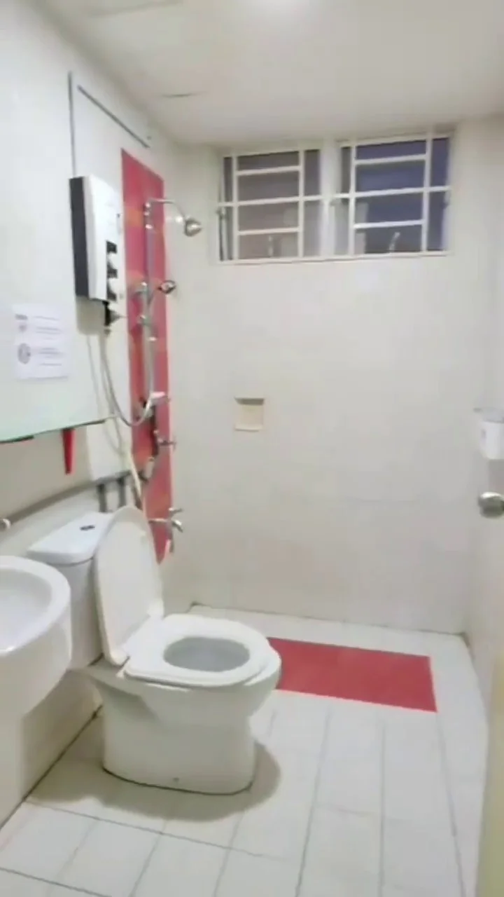 Bilik air Sofreen Homestay Banjaria Court